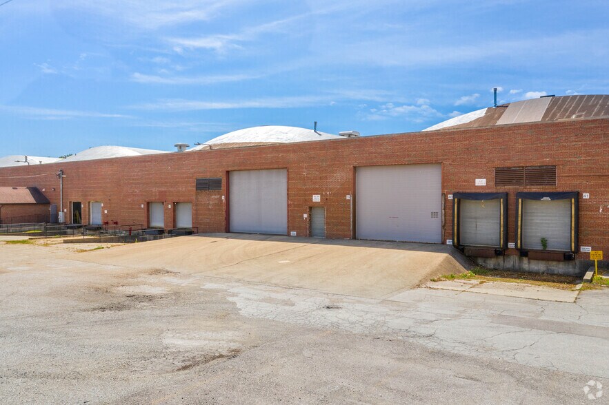 More Photos Of 2701 Deborah Ave, Zion Warehouse For Lease