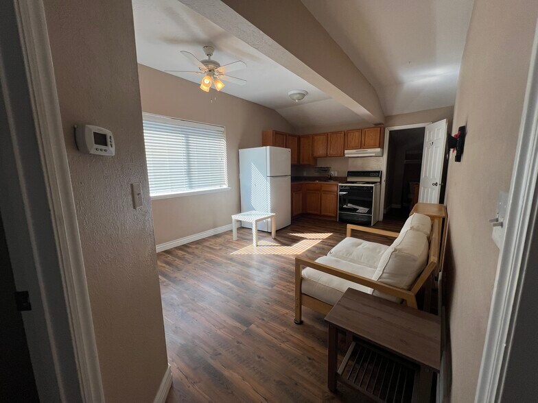 More Photos Of 954 E 100 N, Payson Distribution For Sale