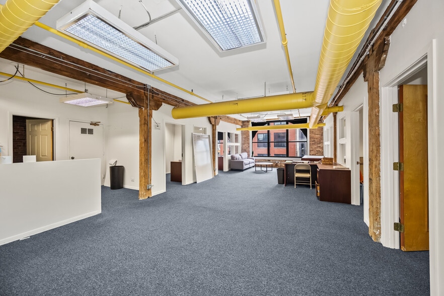 More Photos Of 222 W Ontario St, Chicago Loft Creative Space For Lease