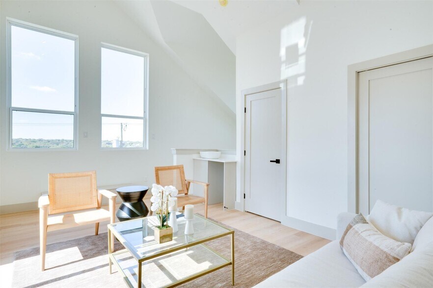 More Photos Of 512 N Lancaster Ave, Dallas Apartments For Sale