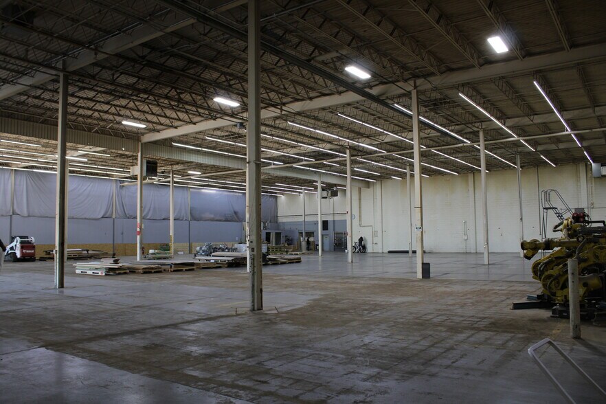 More Photos Of 1777 Oakdale Ave, West Saint Paul Manufacturing For Lease