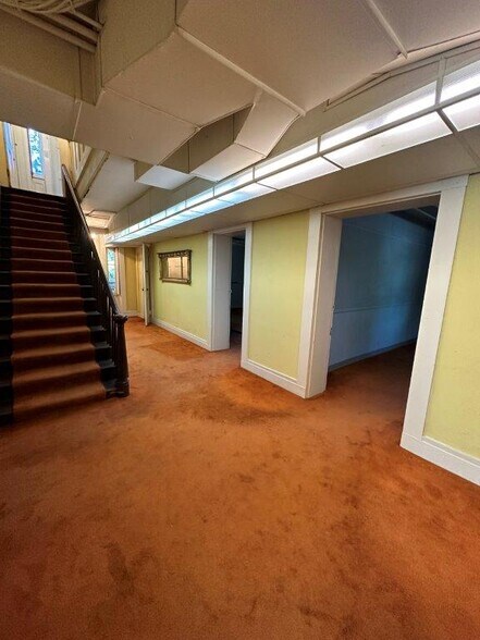 More Photos Of 1 W Main St, Richmond Office For Sale