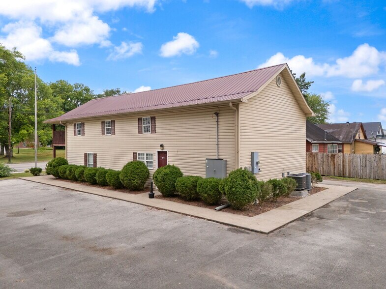 More Photos Of 4418 Main St, Clay City Flex For Sale