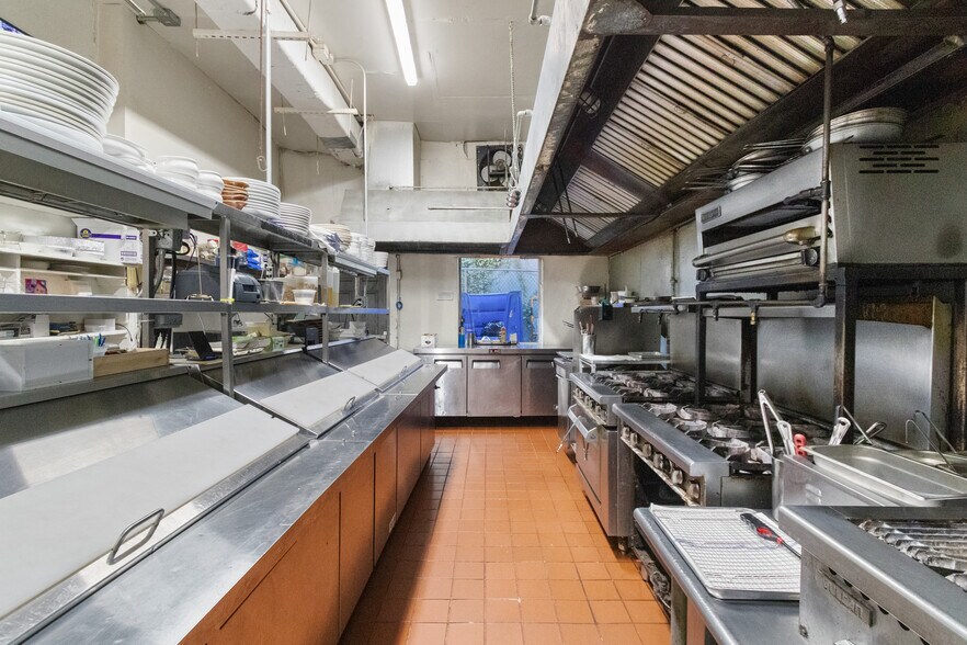 More Photos Of Undisclosed, Long Beach General Retail For Lease