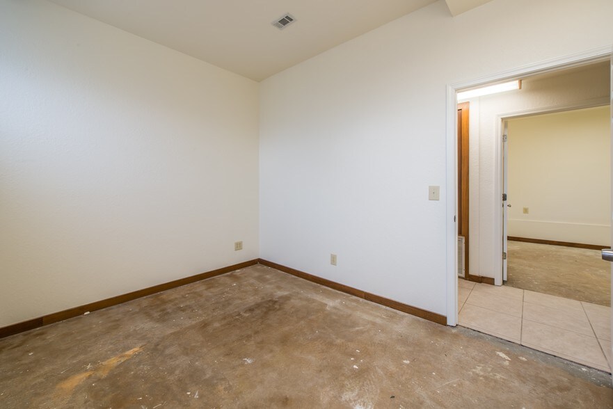 More Photos Of 415 Mountain Dr, Destin Storefront For Lease