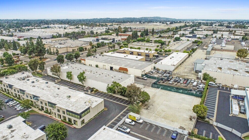 More Photos Of 505 W Lambert Rd, Brea Warehouse For Lease
