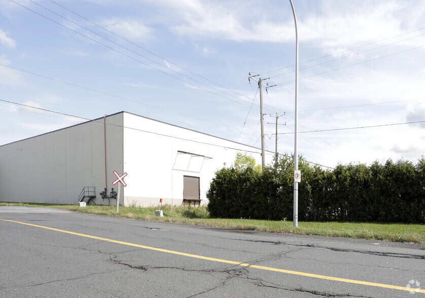 More Photos Of 1300 Rue Nobel, Boucherville Warehouse For Sale