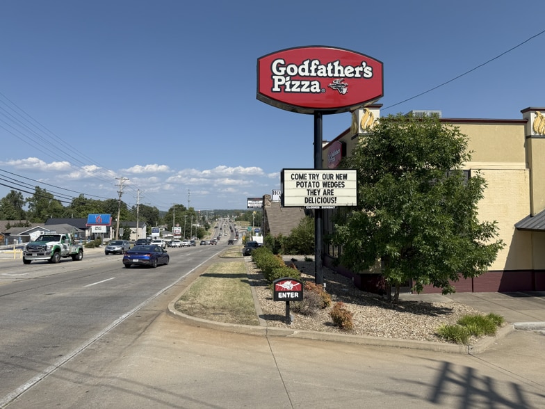 More Photos Of 1026 W Main St, Branson Restaurant For Sale