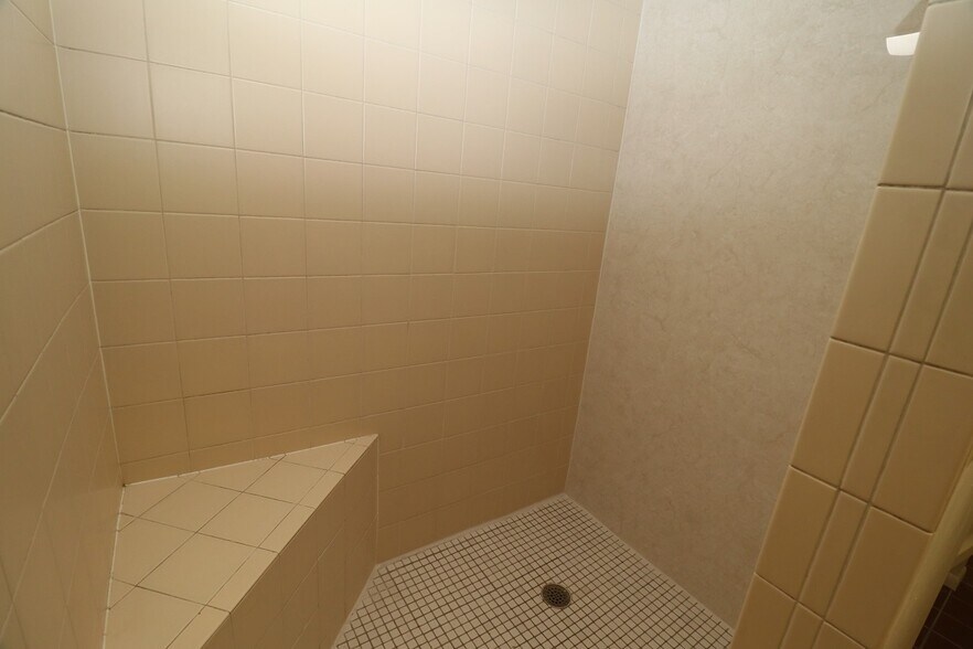 More Photos Of 2009 Industrial Road, Cortez Warehouse For Lease