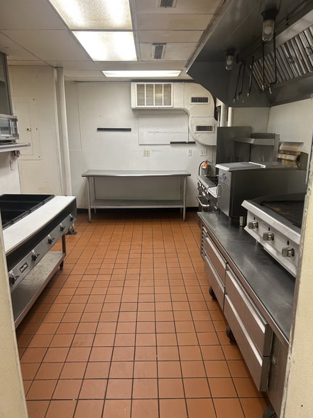 More Photos Of 321 N Main St, Hendersonville Restaurant For Lease