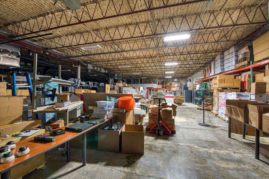 More Photos Of 11200 W 93rd St, Overland Park Flex For Lease