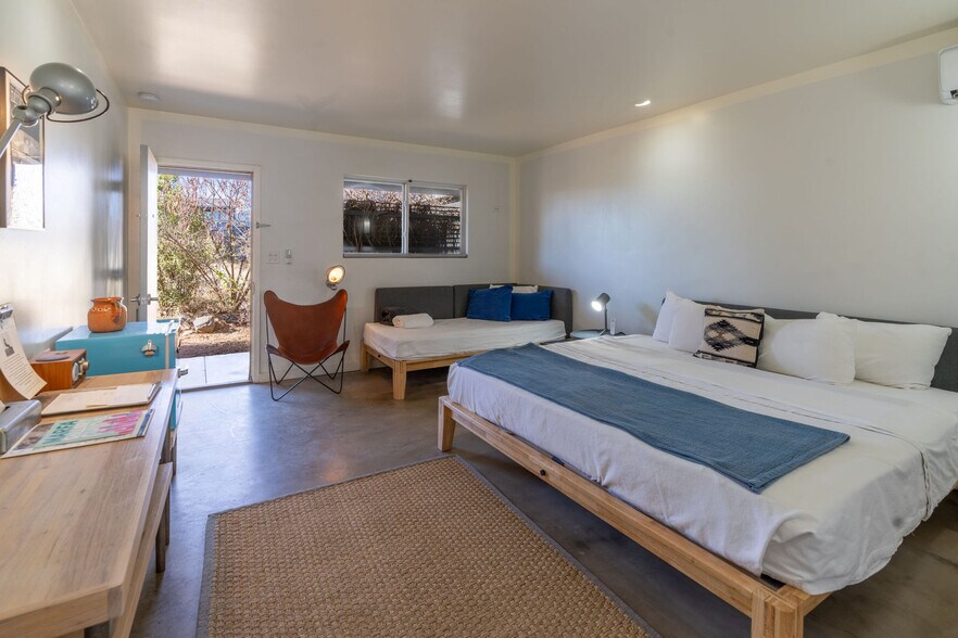 More Photos Of 601 W San Antonio St, Marfa Hotel For Sale
