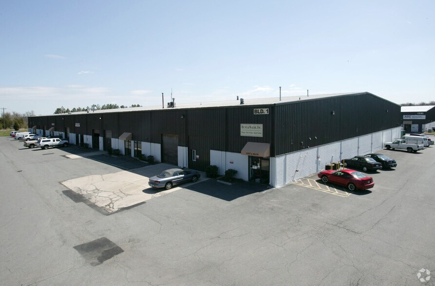 More Photos Of 7008 Wellington Rd, Manassas Warehouse For Lease