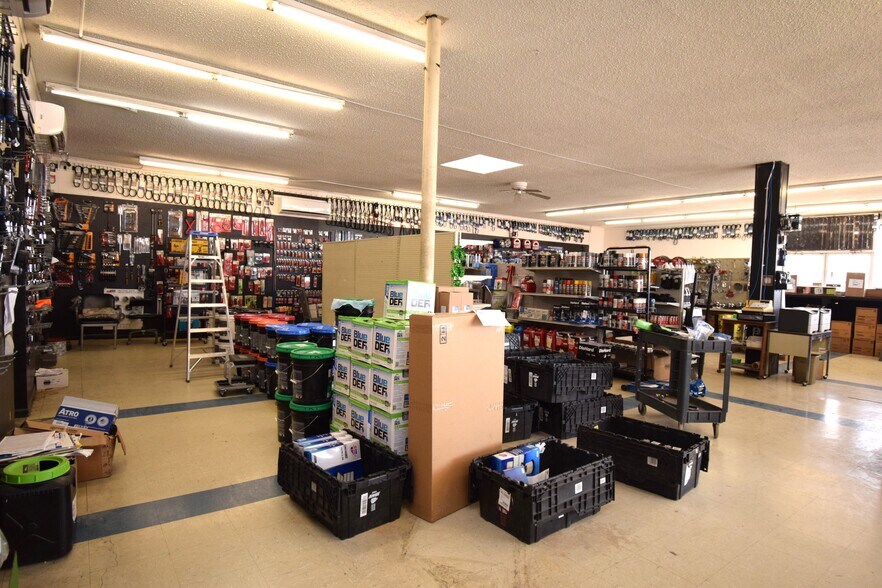 More Photos Of 301 E Pine St, Deming Freestanding For Sale