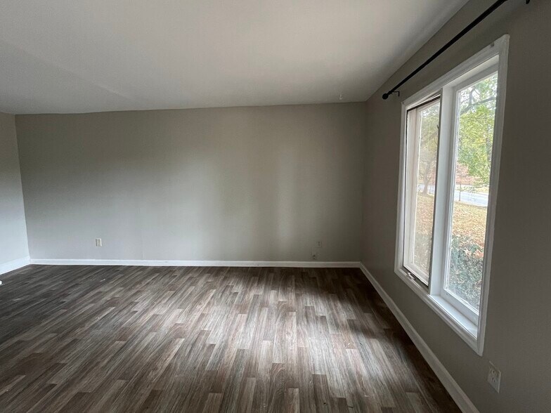 More Photos Of 1931 Mereview Ct, Charlotte Apartments For Sale