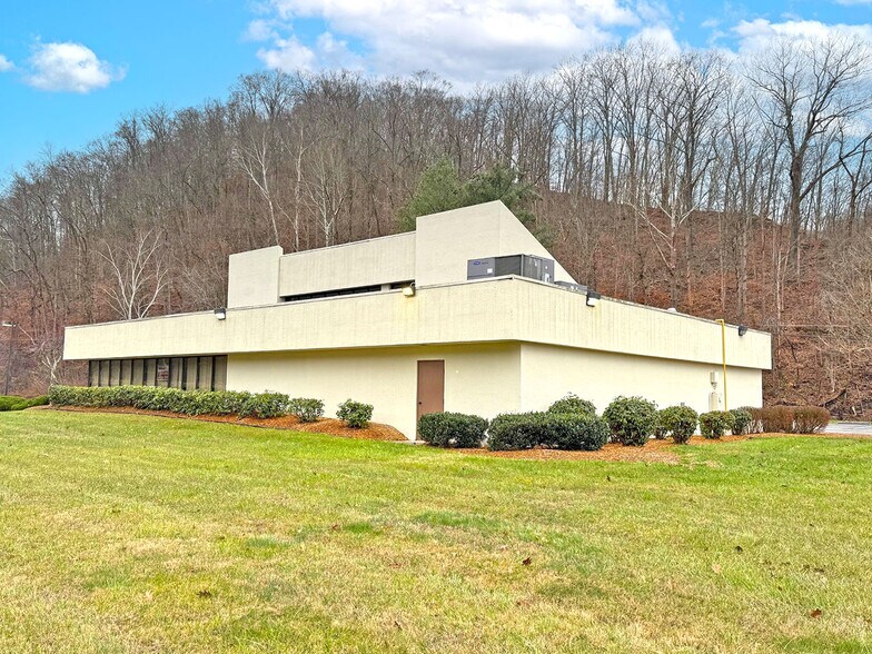 More Photos Of 27989 Us Highway 119, South Williamson Bank For Sale
