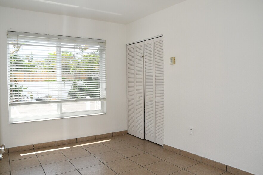 More Photos Of 1920 SW 22nd St, Miami Medical For Lease