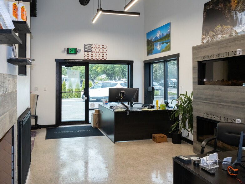 More Photos Of 5123 N Sawyer Ave, Garden City Warehouse For Sale