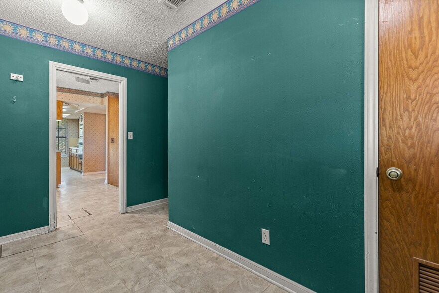 More Photos Of 12409 Lowden Ln, Manchaca Flex For Sale