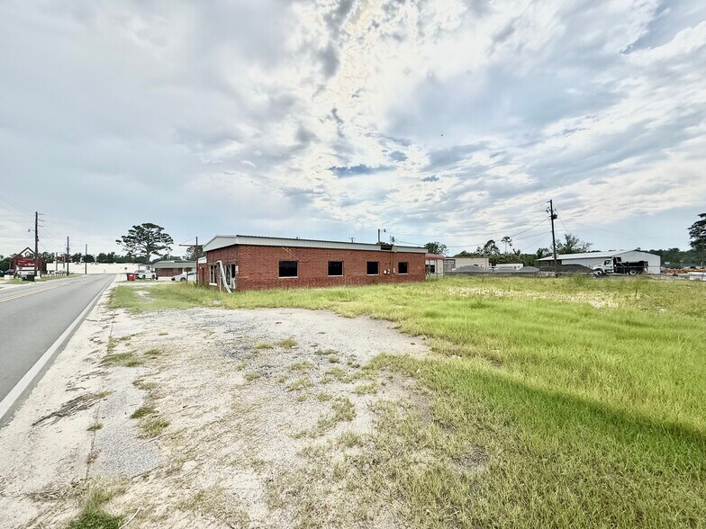 More Photos Of 86 S Williams St, Hazlehurst General Retail For Sale