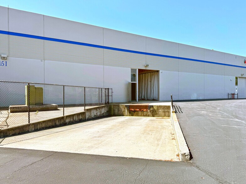 More Photos Of 147 Castilian Dr, Goleta Distribution For Lease