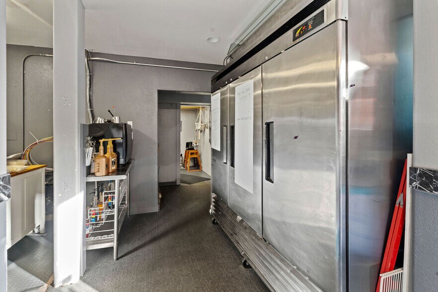 More Photos Of 6425 Pacific Ave, Cloverdale General Retail For Sale