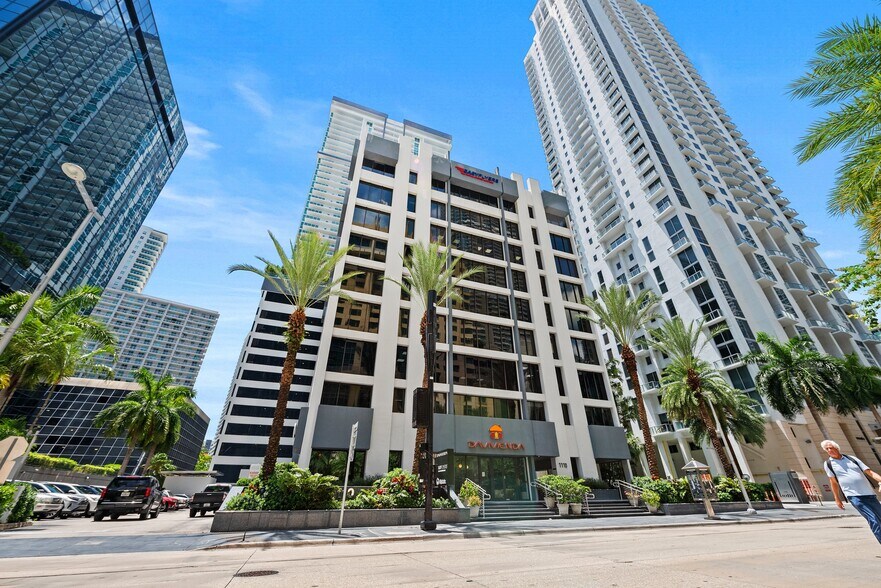 More Photos Of 1110 Brickell Ave, Miami Office For Lease