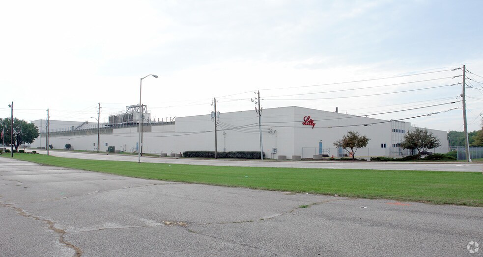 Primary Photo Of 1301 S White River Pky E, Indianapolis Warehouse For Lease