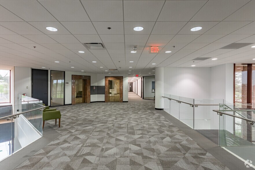 More Photos Of 1100 W Lake Cook Rd, Buffalo Grove Office For Lease