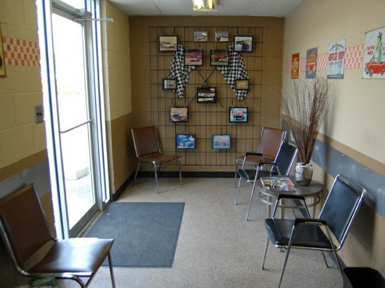 More Photos Of 4652B Jonesboro Rd, Forest Park Specialty For Lease