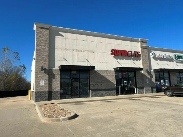 More Photos Of 2301 N Milt Phillips Ave, Seminole General Retail For Lease