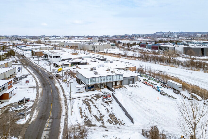 More Photos Of 5900 Av Andover, Mt Royal Distribution For Lease