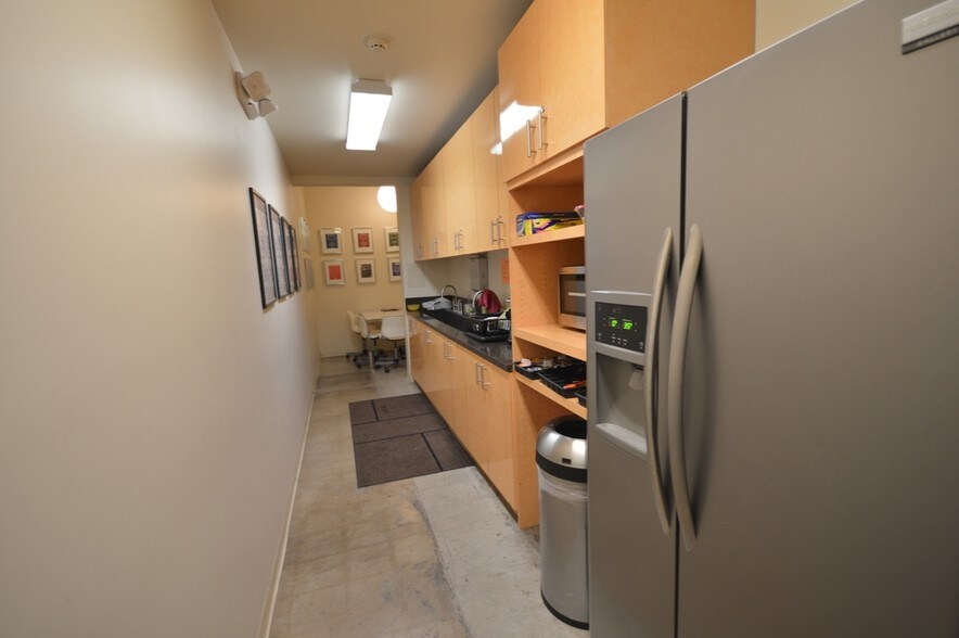 More Photos Of 3423 W Bethany Home Rd, Phoenix Office For Sale