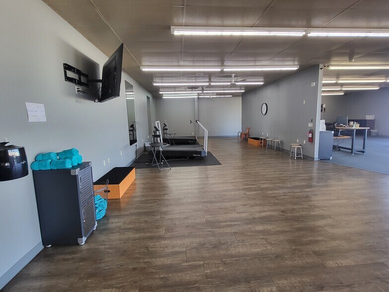 More Photos Of 1414 Interstate Loop, Bismarck General Retail For Sale