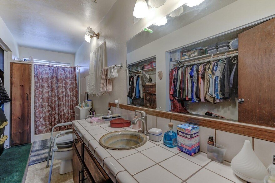 More Photos Of 718 Main St, Weaverville Hotel For Sale