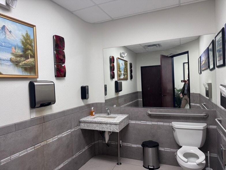 More Photos Of 2200 George Dieter Dr, El Paso Healthcare For Sale