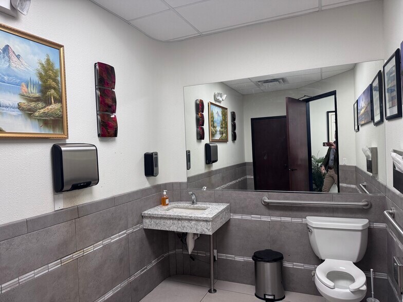 More Photos Of 2200 George Dieter Dr, El Paso Healthcare For Sale