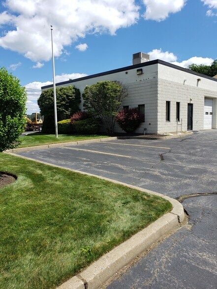 Primary Photo Of 22 Lark Industrial Pky, Greenville Warehouse For Lease