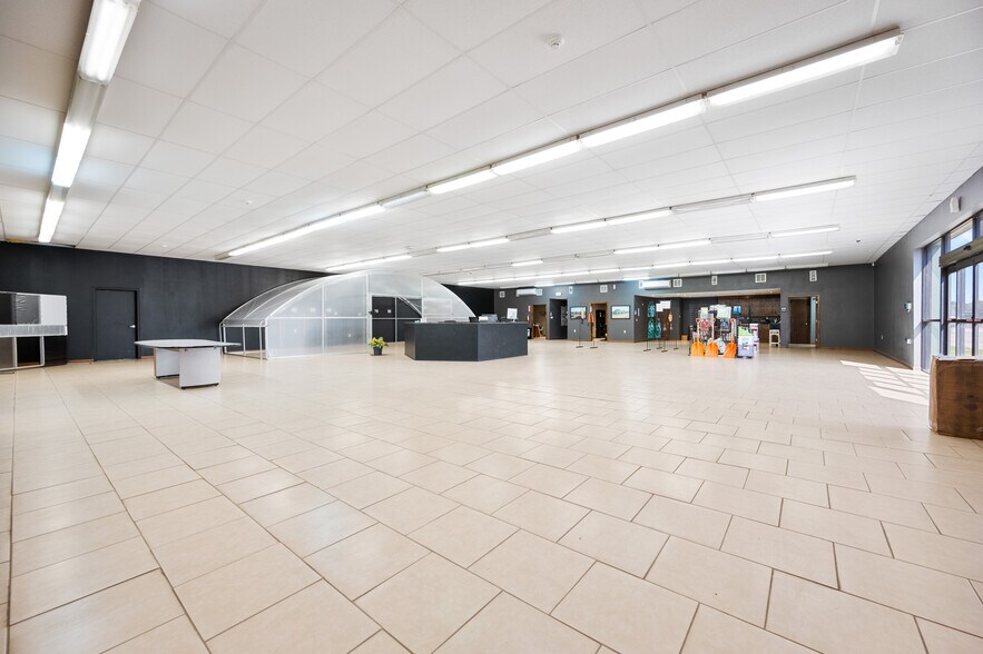 More Photos Of 10462 Hwy 165 S, Forest Hill Warehouse For Sale