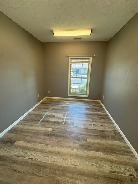 More Photos Of 2504 Veterans Memorial Pky S, Lafayette Office For Sale