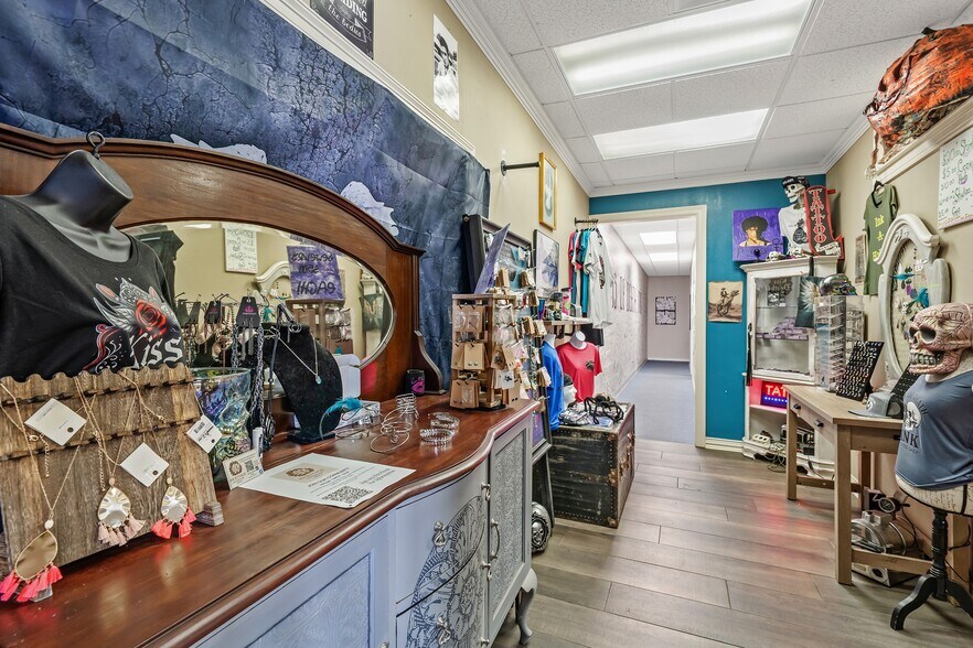 More Photos Of 214 N Newsom St, Mineola Office For Sale