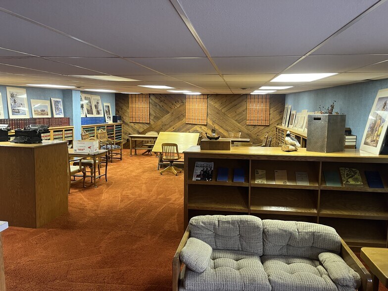 More Photos Of 400 S Front St, Saint Peter Office For Sale