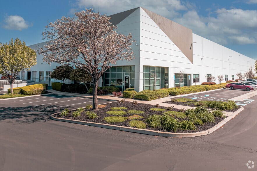 More Photos Of 25000 S Schulte Rd, Tracy Distribution For Lease