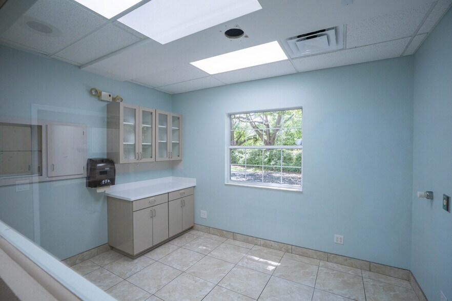 More Photos Of 3628 N Lecanto Hwy, Beverly Hills Veterinarian Kennel For Sale