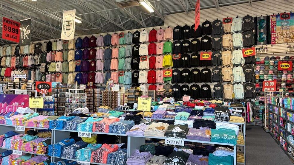 More Photos Of 40194 Tuna Ter, Avon General Retail For Sale