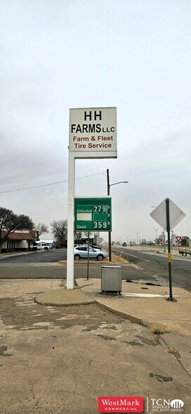 Primary Photo Of 824 Avenue B, Abernathy Service Station For Sale