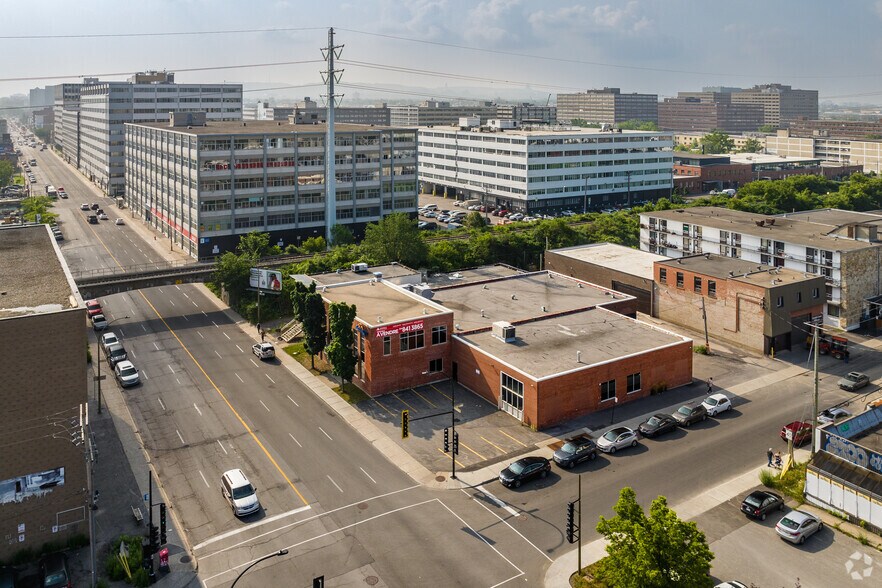More Photos Of 9680 Boul Saint-Laurent, Montréal Office For Sale