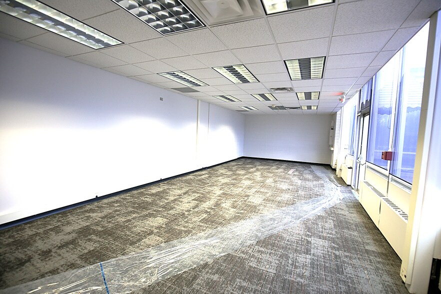 More Photos Of 646 Chicago Rd, Chicago Heights Office For Lease
