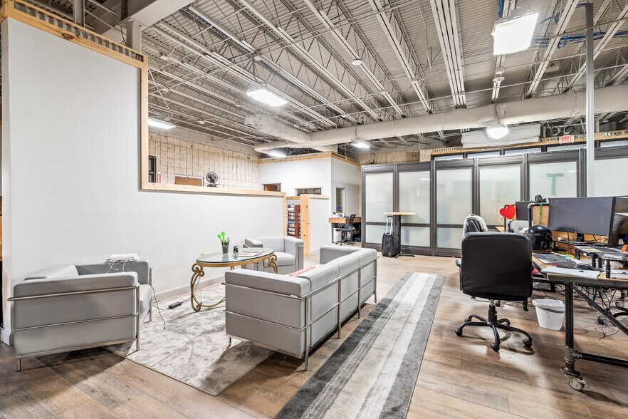 More Photos Of 508 S Lexington Ave, Burlington Office For Sale