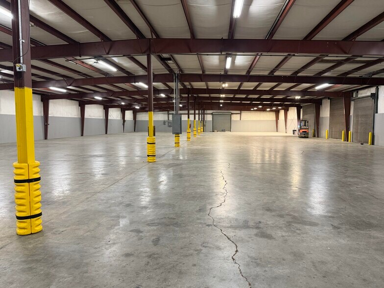 More Photos Of 519 Hill Rd, Dalton Warehouse For Lease